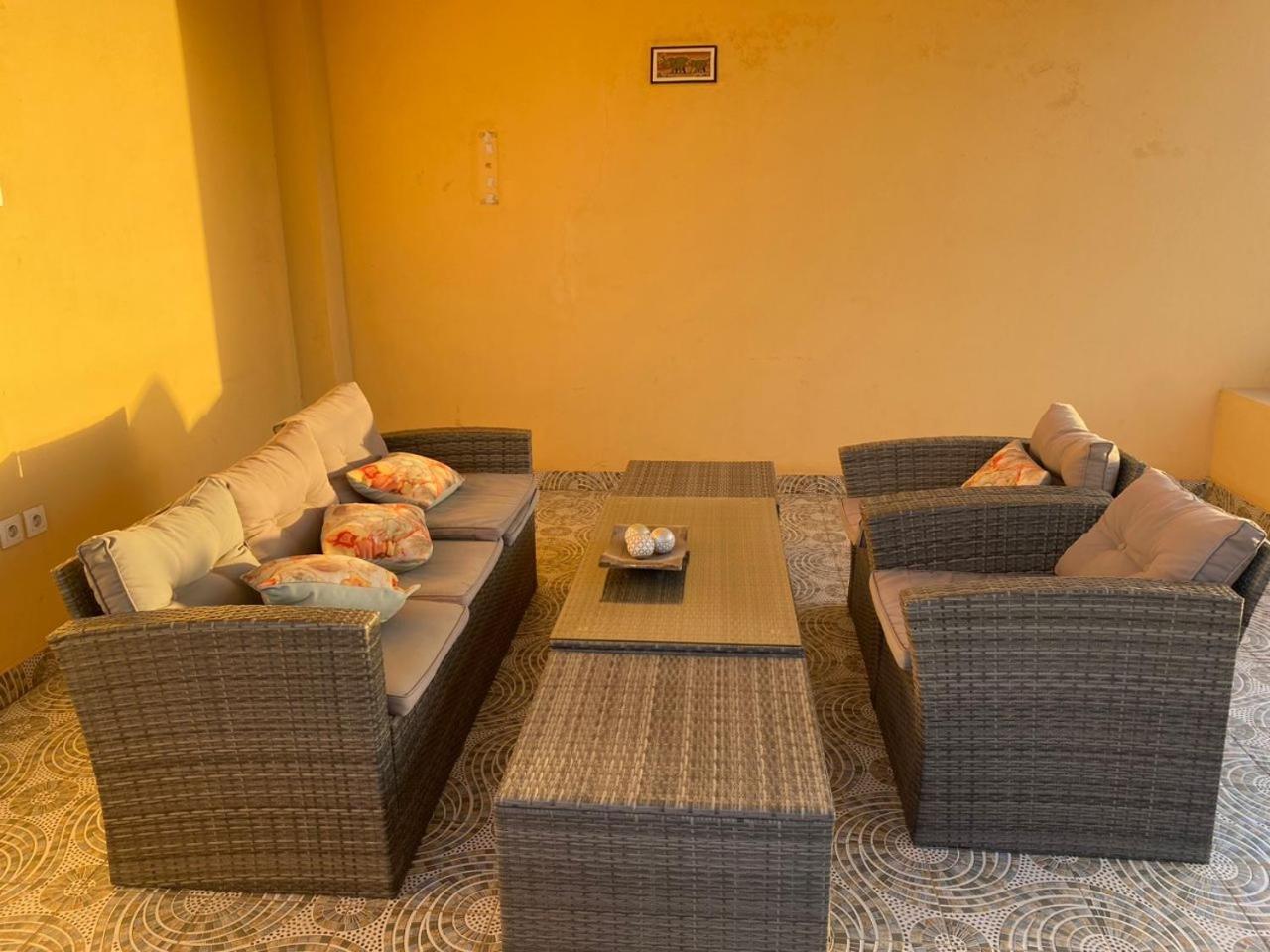 Residence Adja Binta Kane Sour Dakar Bagian luar foto